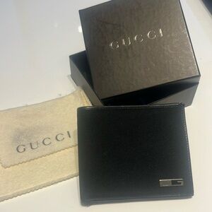 Black leather and canvas Gucci wallet (used) with dust pouch and box